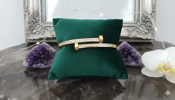 Gold_Toned_Crystal_Embedded_Screw_Style_Bracelet