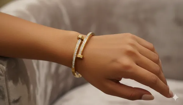 Gold_Toned_Crystal_Embedded_Screw_Style_Bracelet