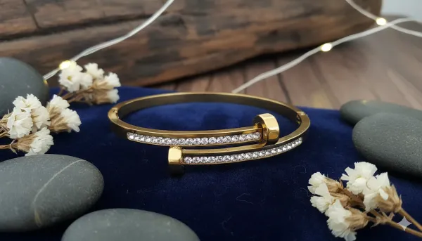 Gold_Toned_Crystal_Embedded_Screw_Style_Bracelet
