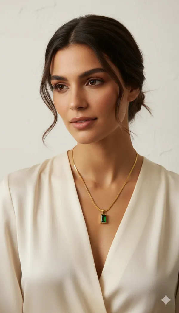 Emerald_Elegance_Gold_Necklace