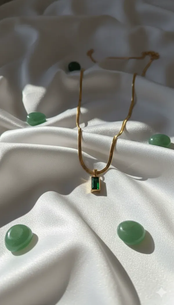 Emerald_Elegance_Gold_Necklace