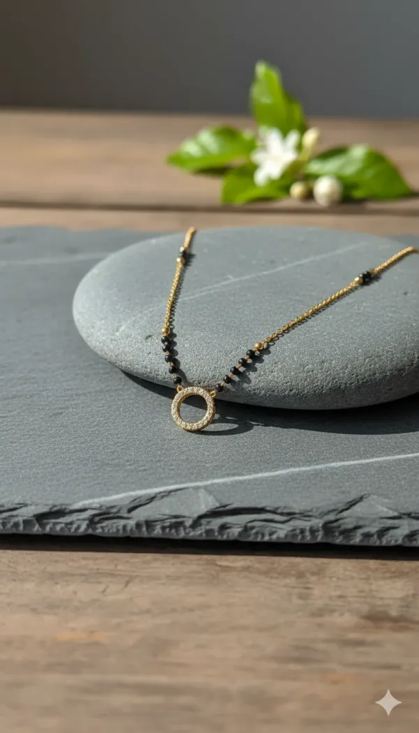 Elegant_Gold_Mangalsutra_Pendant_Necklace