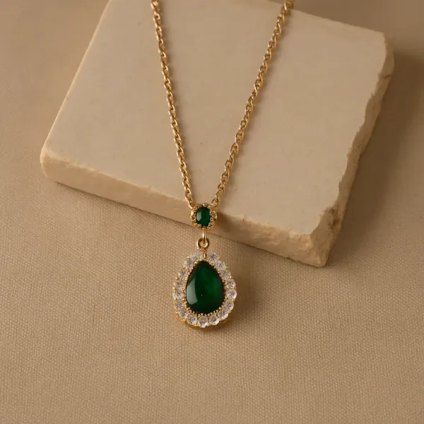 Emerald_Green_Teardrop_Pendant_Necklace