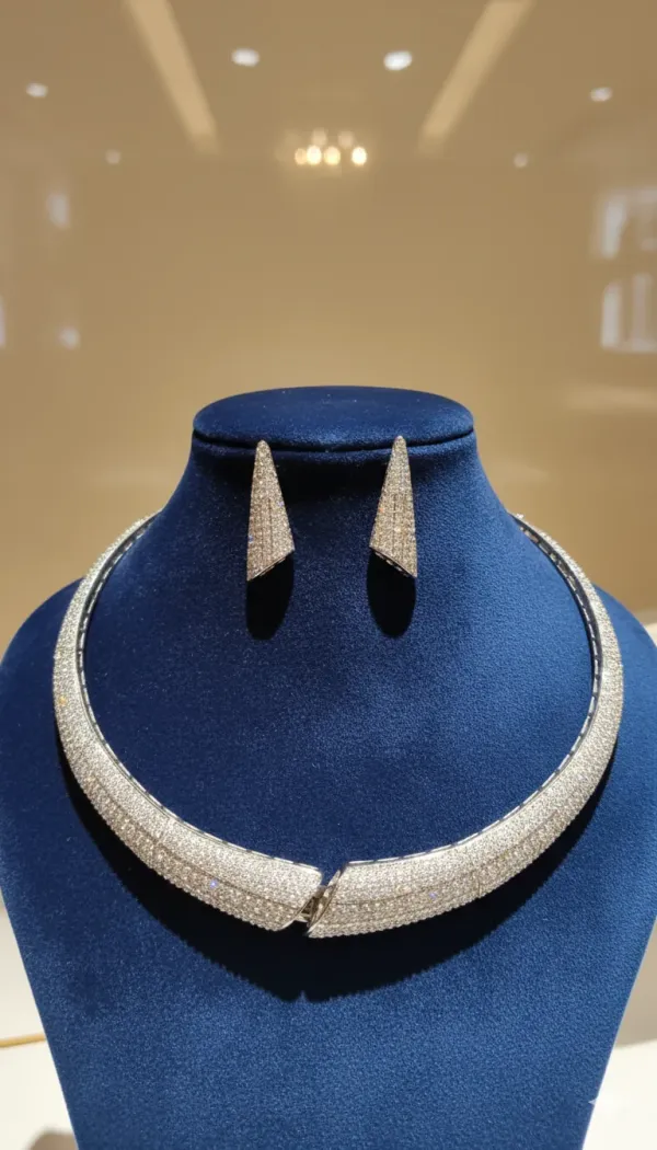 Luxury_Diamond_Choker_Necklace_With_Earrings