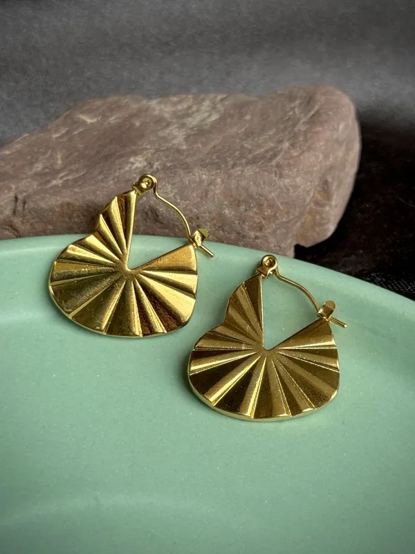 Gold_Plated_Heart_Shaped_Anti_Tarnish_Earrings