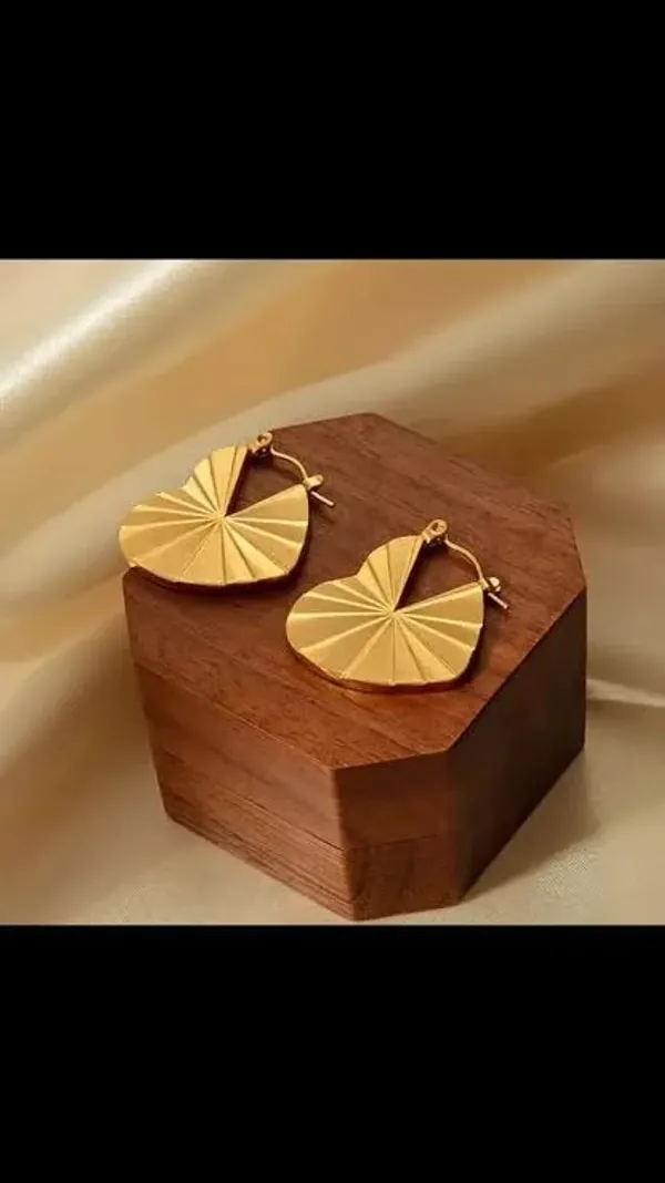 Gold_Plated_Heart_Shaped_Anti_Tarnish_Earrings
