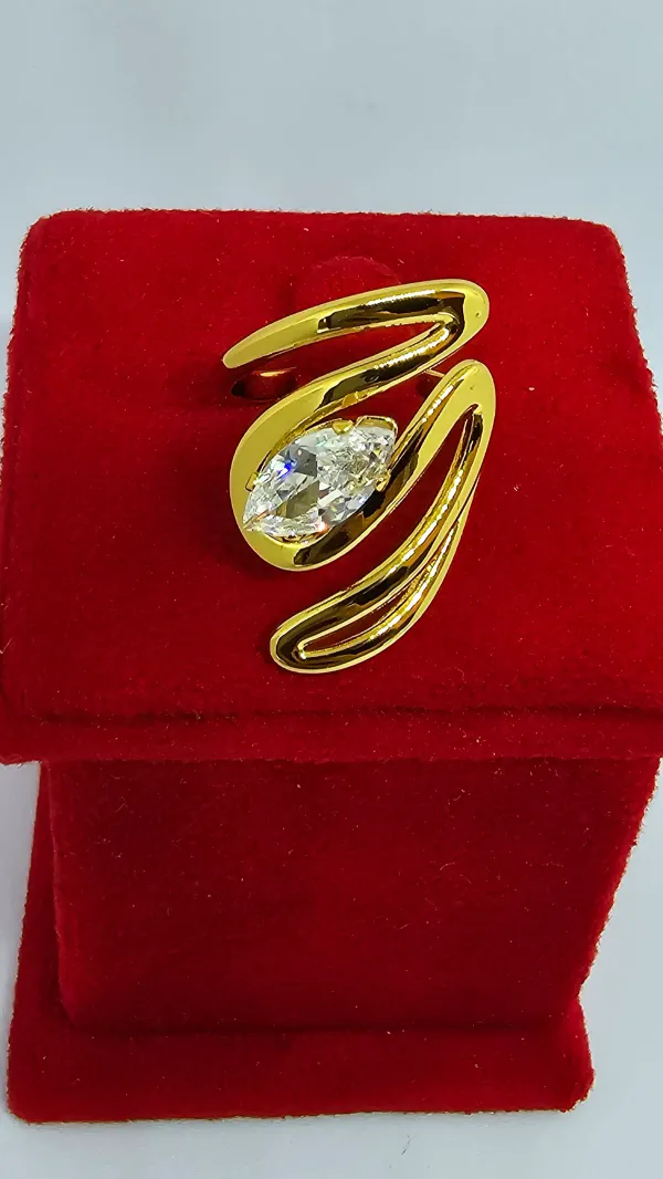 Elegant_Gold_Plated_Designer_Ring_With_Solitaire