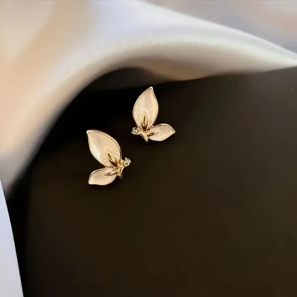 Elegant_Butterfly_Leaf_Stud_Earrings