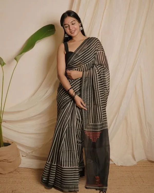 Black_And_White_Cotton_Premium_Saree_For_Women