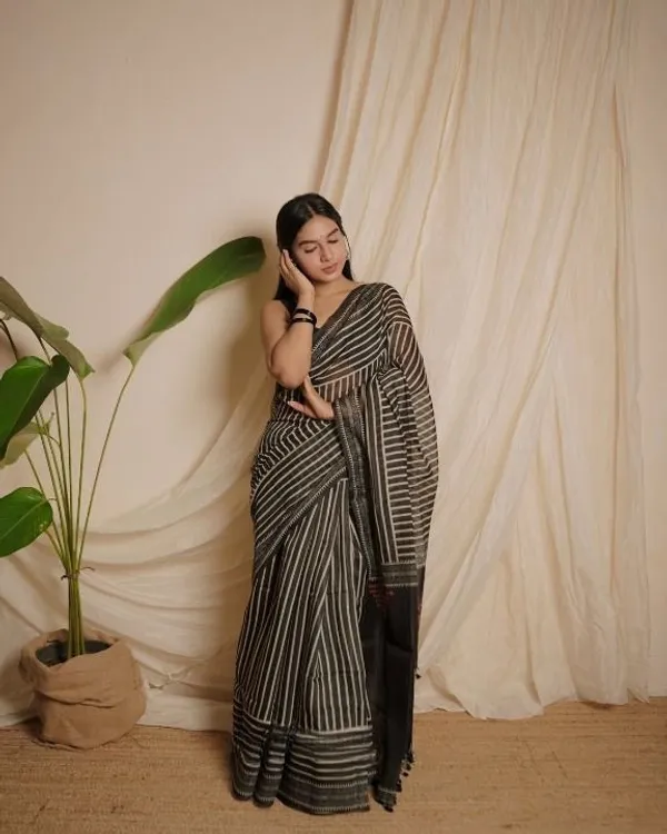 Black_And_White_Cotton_Premium_Saree_For_Women
