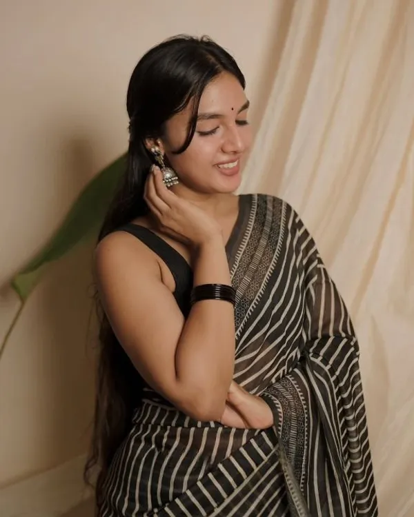 Black_And_White_Cotton_Premium_Saree_For_Women