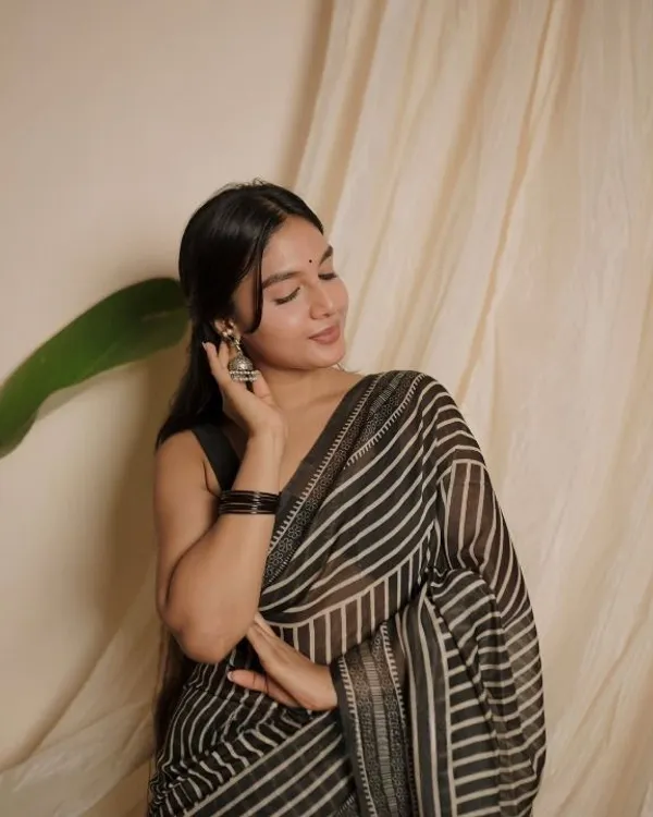 Black_And_White_Cotton_Premium_Saree_For_Women