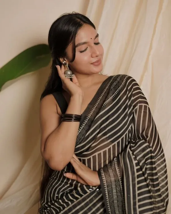 Black_And_White_Cotton_Premium_Saree_For_Women