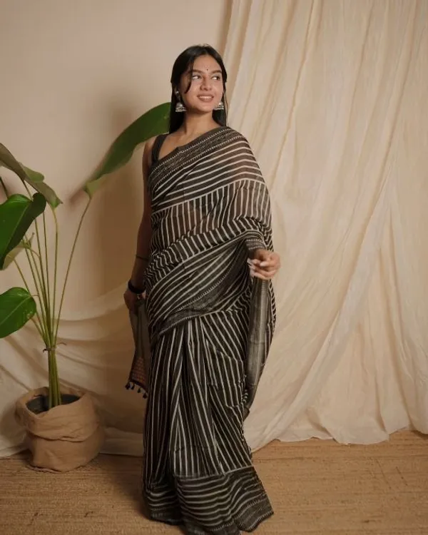 Black_And_White_Cotton_Premium_Saree_For_Women