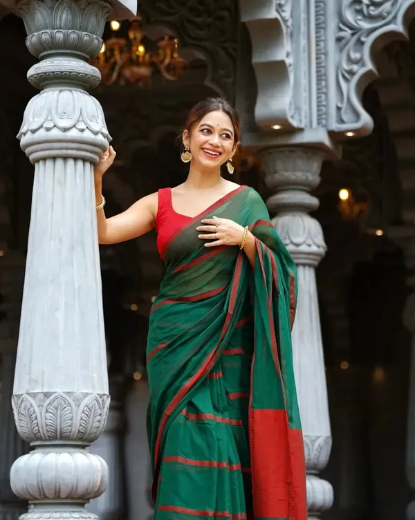 Green_Linen_And_Cotton_Premium_Saree_For_Women