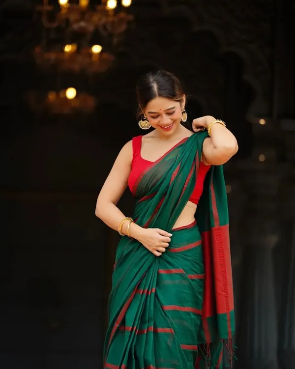 Green_Linen_And_Cotton_Premium_Saree_For_Women