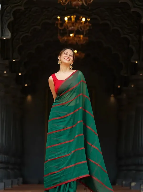 Green_Linen_And_Cotton_Premium_Saree_For_Women