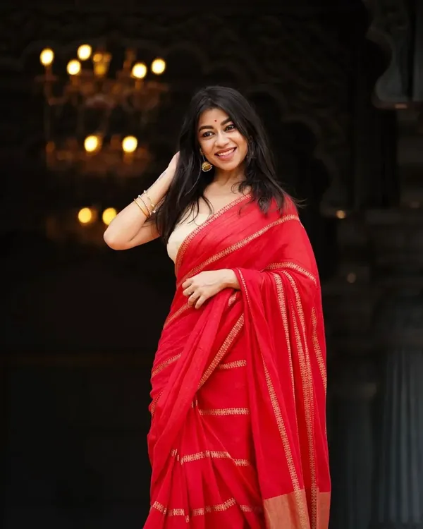 Red_Linen_And_Cotton_Premium_Saree_For_Women