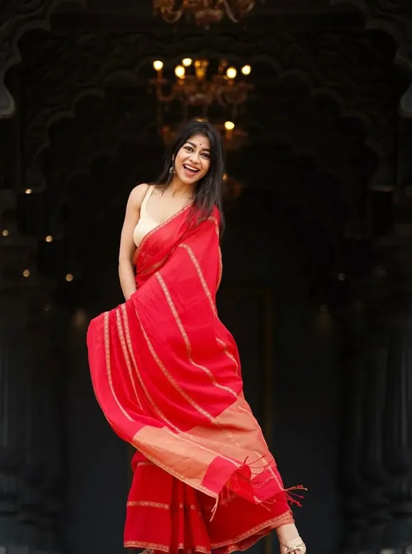 Red_Linen_And_Cotton_Premium_Saree_For_Women