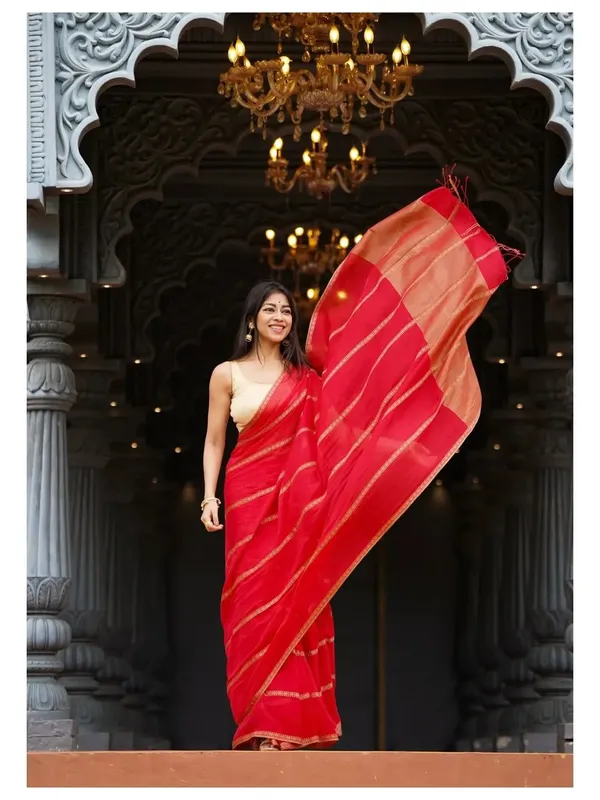 Red_Linen_And_Cotton_Premium_Saree_For_Women