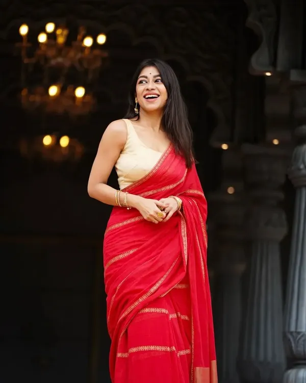 Red_Linen_And_Cotton_Premium_Saree_For_Women