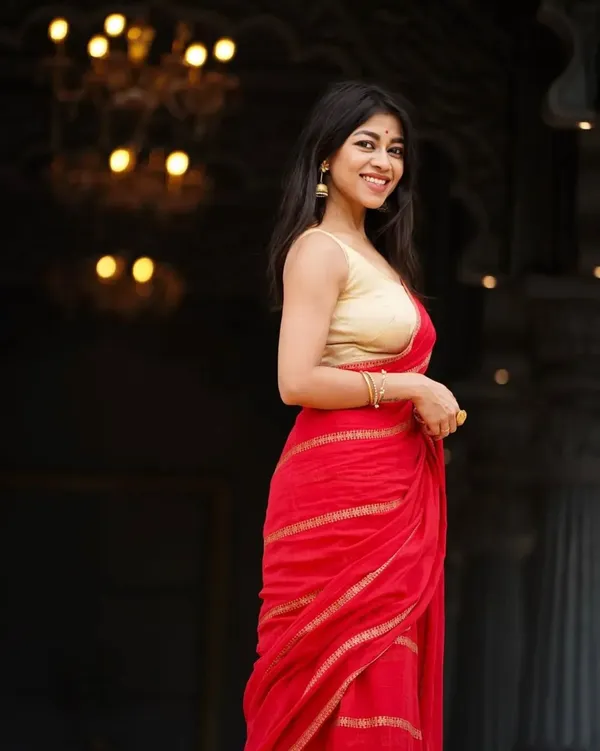Red_Linen_And_Cotton_Premium_Saree_For_Women