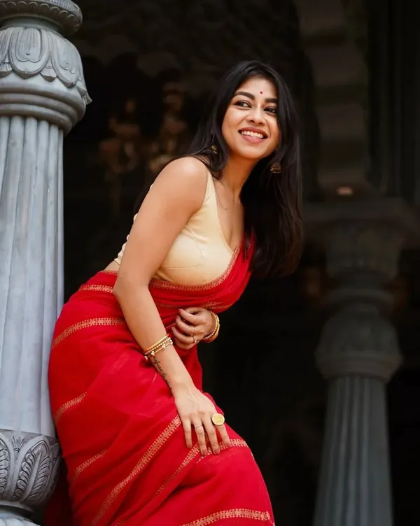 Red_Linen_And_Cotton_Premium_Saree_For_Women