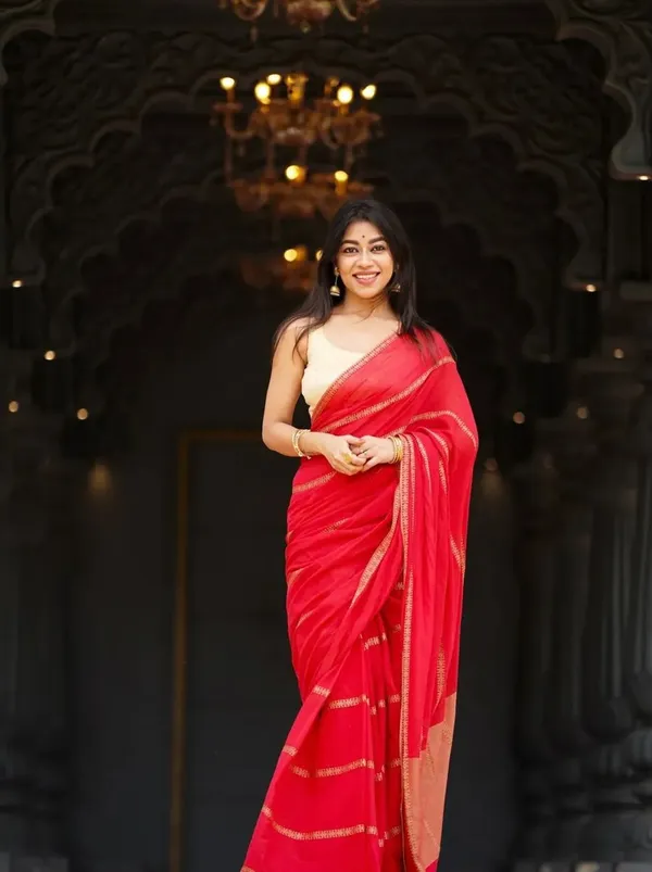 Red_Linen_And_Cotton_Premium_Saree_For_Women