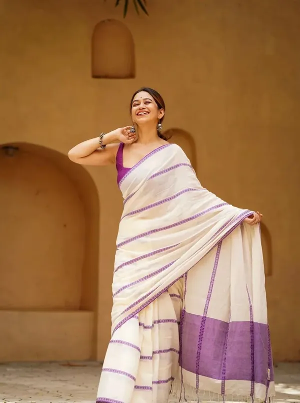 White_Linen_And_Cotton_Premium_Saree_For_Women