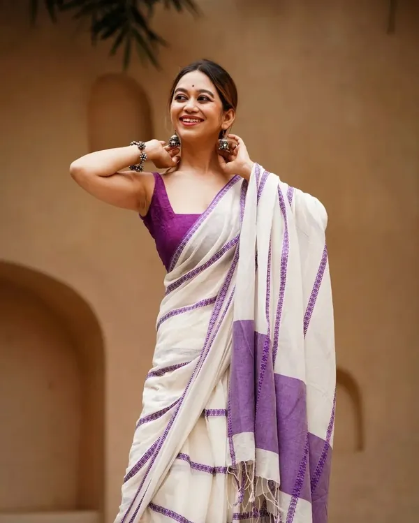White_Linen_And_Cotton_Premium_Saree_For_Women