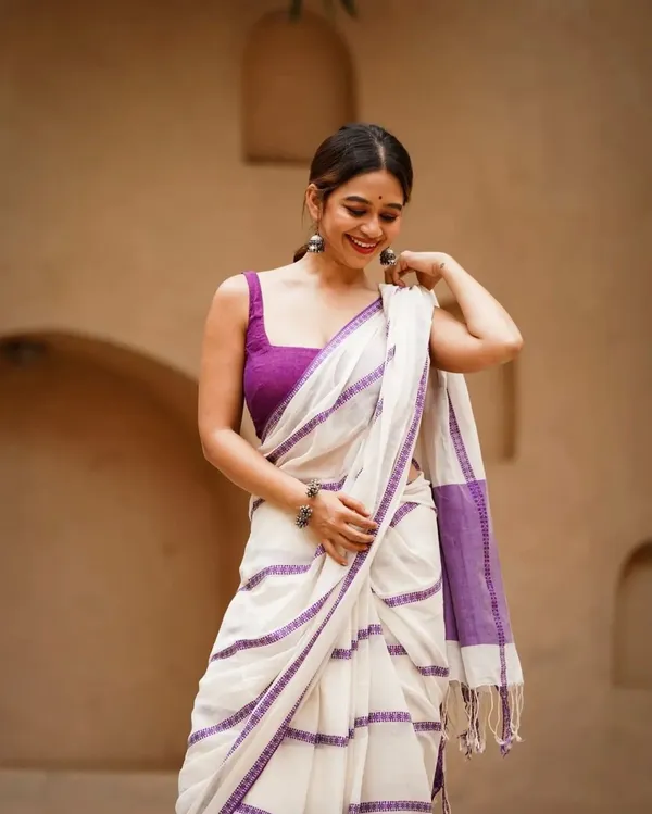 White_Linen_And_Cotton_Premium_Saree_For_Women