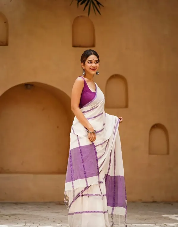White_Linen_And_Cotton_Premium_Saree_For_Women