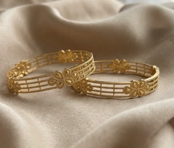 Gold_Plated_Filigree_Floral_Bangle_Set_For_Women