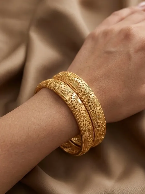 Gold_Plated_Geometric_Floral_Textured_Bangle_Set_For_Women