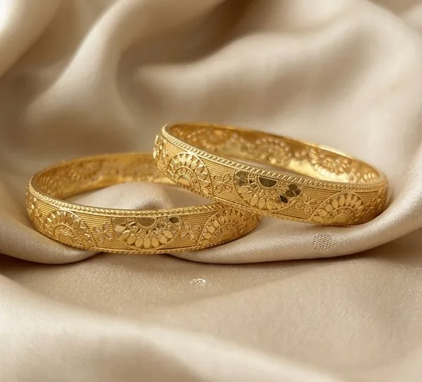 Gold_Plated_Geometric_Floral_Textured_Bangle_Set_For_Women