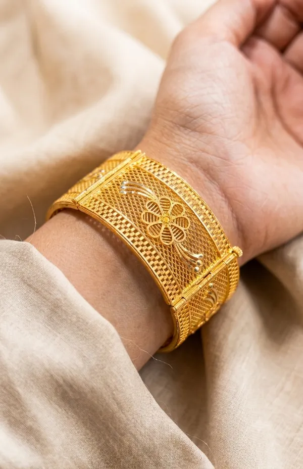 Gold-Plated_Floral_Enamel_Mesh_Pattern_Bangles_For_Women