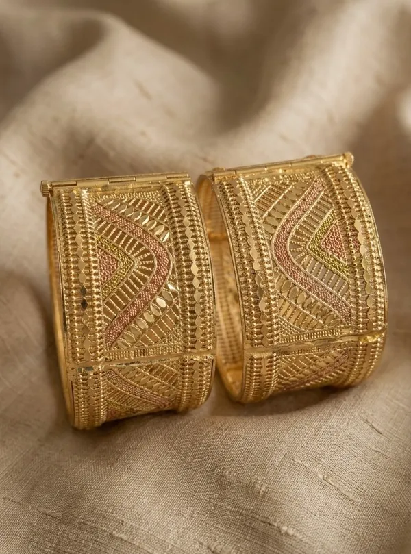Gold_Plated_Paisley_Granulation_Textured_Bangle_Set_For_Women