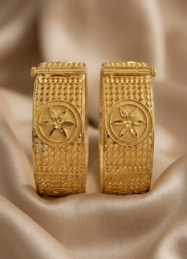 Gold_Plated_Stone_Studded_Textured_Bangle_Set_For_Women