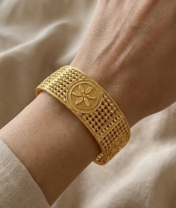 Gold_Plated_Stone_Studded_Textured_Bangle_Set_For_Women