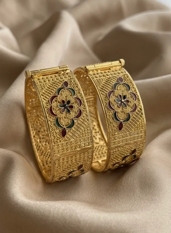 Gold_Plated_Meenakari_Red_Green_Stone_Bangle_Set_For_Women