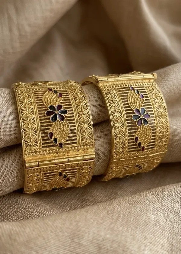 Gold_Plated_Floral_Engraved_Bangle_Set_For_Women