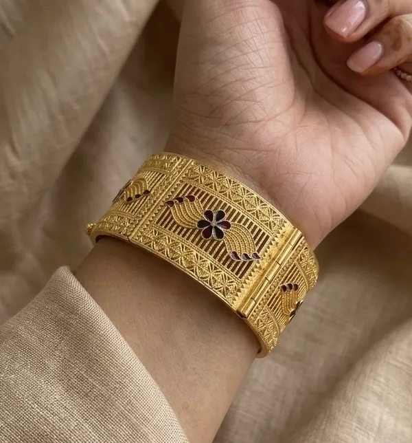 Gold_Plated_Floral_Engraved_Bangle_Set_For_Women