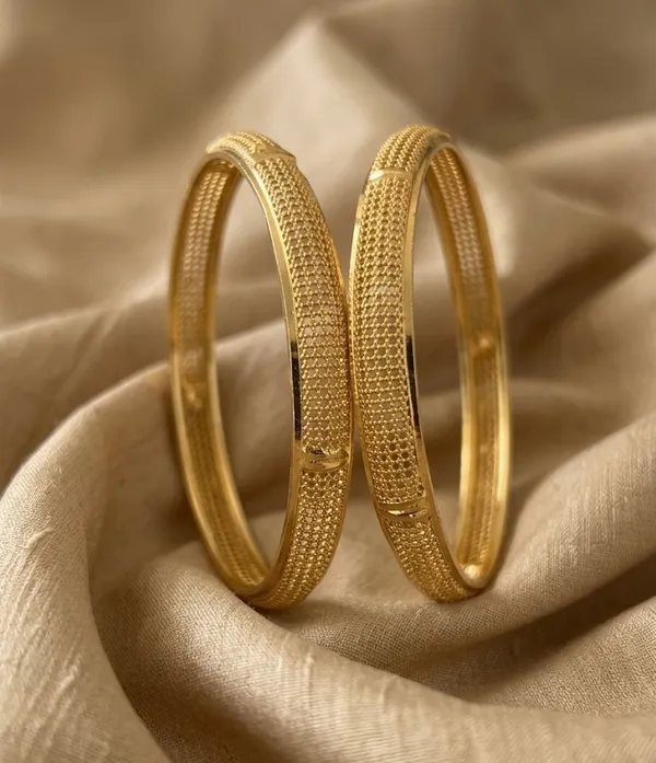 Gold_Plated_Textured_With_Stone_Inlay_Bangle_Set_For_Women_(Set_Of_2)