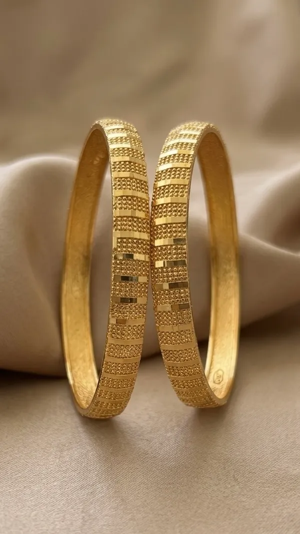Gold_Textured_Striped_Pattern_Bangles_For_Women_(Set_Of_2)