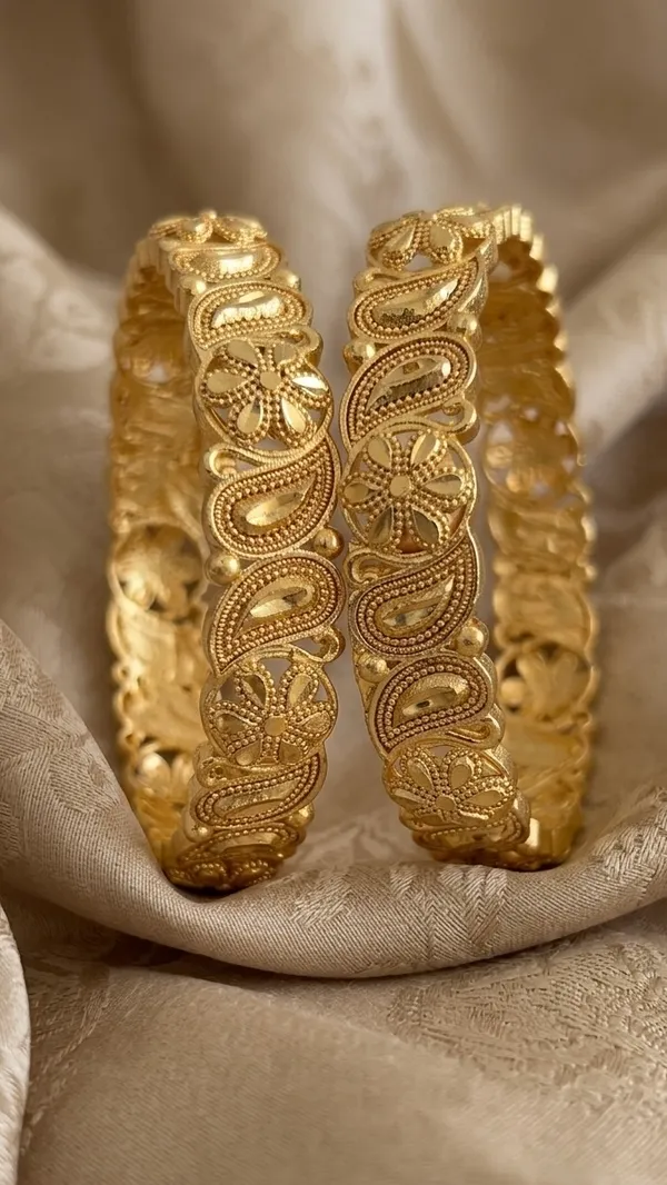 Gold_Plated_Traditional_Filigree_Paisley_Design_Bangles_For_Women_(Set_Of_2)