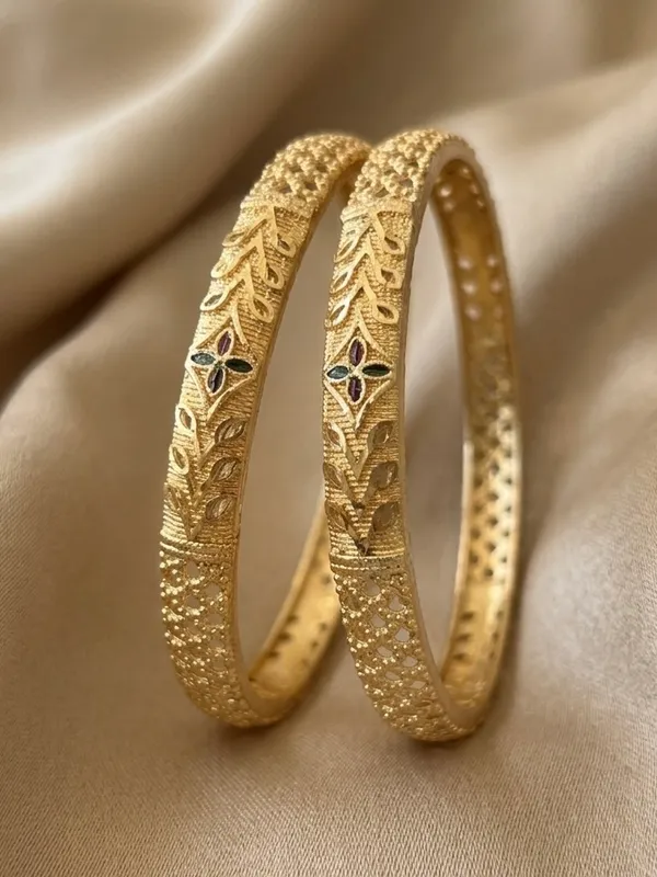 Gold_Textured_Floral_Engraved_Bangle_For_Women_(Set_Of_2)