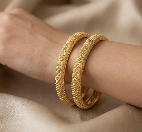 Gold_Plated_Textured_Stone_Embellishments_With_Bangles_For_Women_(Set_Of_3)