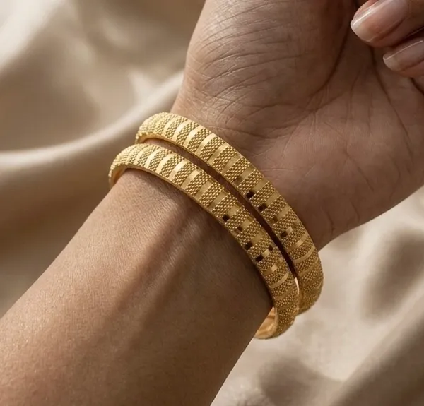 Gold_Plated_Textured_Stone_Embellishments_With_Bangles_For_Women_(Set_Of_3)