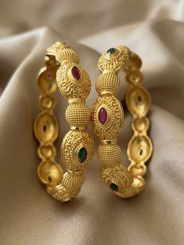 Gold_Plated_Textured_Beaded_Gemstones_With_Bangles_For_Women_(Set_Of_2)