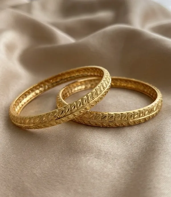 Gold_Plated_Textured_Leaf_Pattern_Bangles_For_Women_(Set_Of_2)